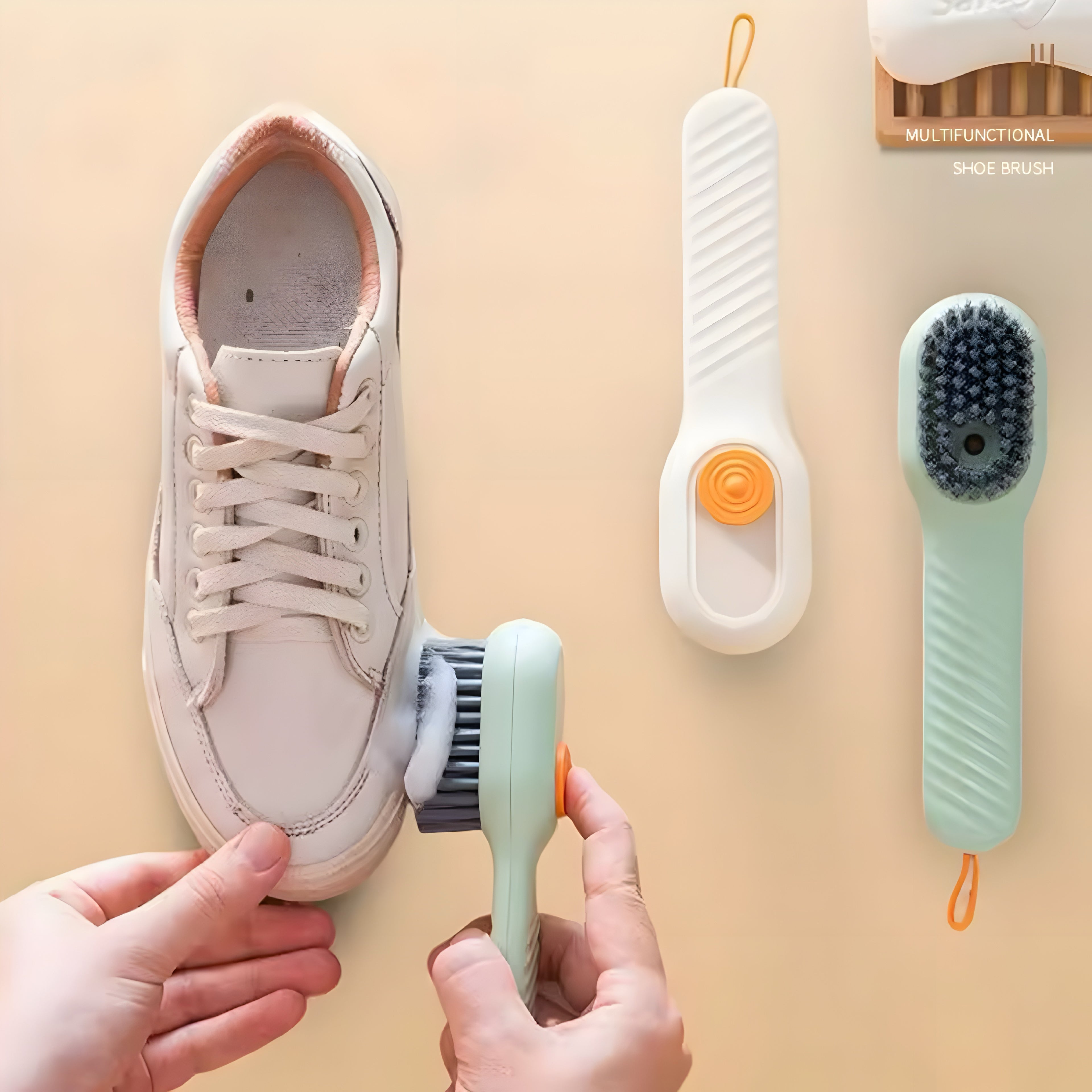Cepillo Multifuncional para Limpieza de Zapatos con Dispensador de Jabón